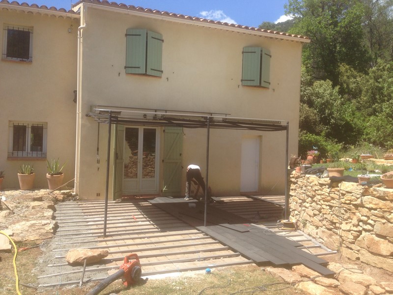 pierres de Provence réalise sur signes dan la région de toulon une pergolas bioclimatique